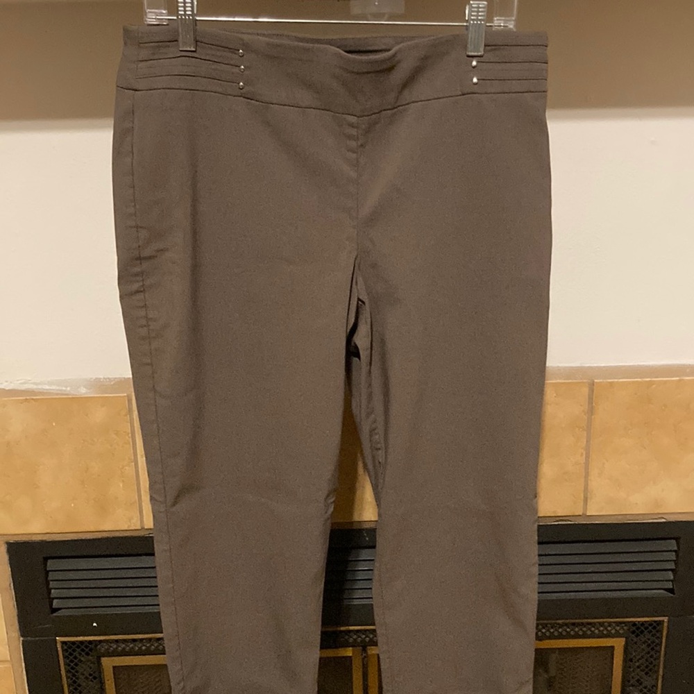 JM Collection Women Taupe Straight Leg Dress Pants (size L)